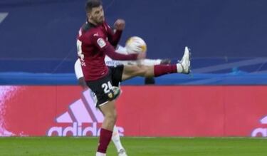 El Madrid clama por el penalti de Piccini