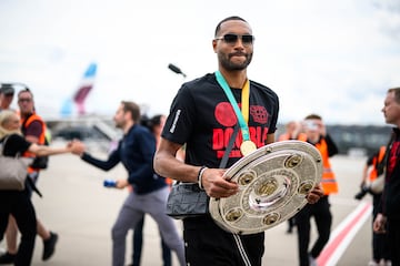 Central alemán formado en el Hamburgo, debutó en 2013 con 17 años. En 2015 fichó por el Bayer Leverkusen, donde se consolidó como uno de los mejores defensas de la Bundesliga. Internacional habitual con Alemania, disputó la Euro 2016 y la Euro 2024, siendo clave en el subcampeonato. Capitán del Leverkusen, fue pieza fundamental en el histórico doblete de la 2023-24. Su solidez defensiva y liderazgo lo mantienen como referente del fútbol alemán.