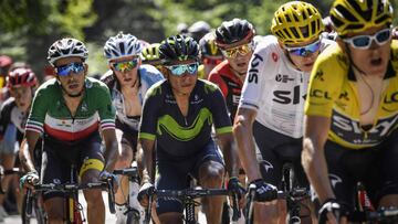 Fabio Aru, Nairo Quintana y Chris Froome ruedan en el pelotón camino de La Planche des Belles Filles en la quinta etapa del Tour de Francia.