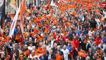 Miles de valencianistas, en la calles de Valencia.