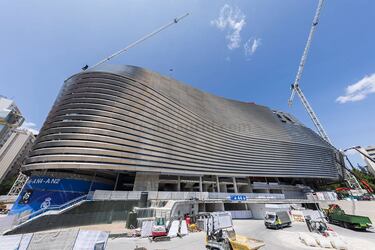 Llega el verano y con ello el parón de liccwin247.competiciones y las obras de remodelación del Estadio Santiago Bernabéu avanzan a pasos agigantados. 