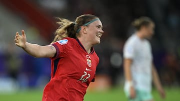 Gaupset celebra su segundo gol a Islandia. REUTERS/Annegret Hilse