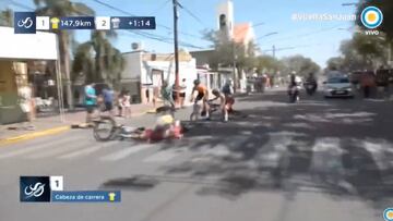 Ocurrió en Argentina: un perro tira a los escapados en la Vuelta a San Juan
