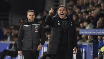 El entrenador del Racing de Ferrol, Cristóbal Parralo, durante un partido de LaLiga Hypermotion.