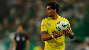 LISBON, PORTUGAL - OCTOBER 8: Jason Remeseiro of FC Arouca during the Liga Portugal Betclic match between Sporting CP and FC Arouca at Estadio Jose Alvalade on October 8, 2023 in Lisbon, Portugal. (Photo by Gualter Fatia/Getty Images)