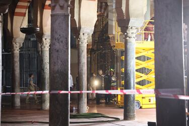 El monumento ha sufrido daños en unas bóvedas en la capilla "que han sido restauradas recientemente" con dimensión aproximada de 25 metros, según ha informado el deán de la catedral, Joaquín Alberto Nieva.