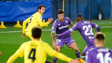 Aitor Ruibal of Real Betis and Daniel Parejo of Villarreal CF during the La Liga mach between Villarreal and Real Betis at Estadio Ciutat de la Ceramica on 14 February, 2021 in Vila-real, Spain
AFP7
14/02/2021 ONLY FOR USE IN SPAIN