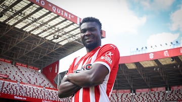 09-07-25. JORDY CAICEDO POSA EN EL MOLINÓN DONDE VOLVERÁ A JUGAR CON LA CAMISETA DEL SPORTING.