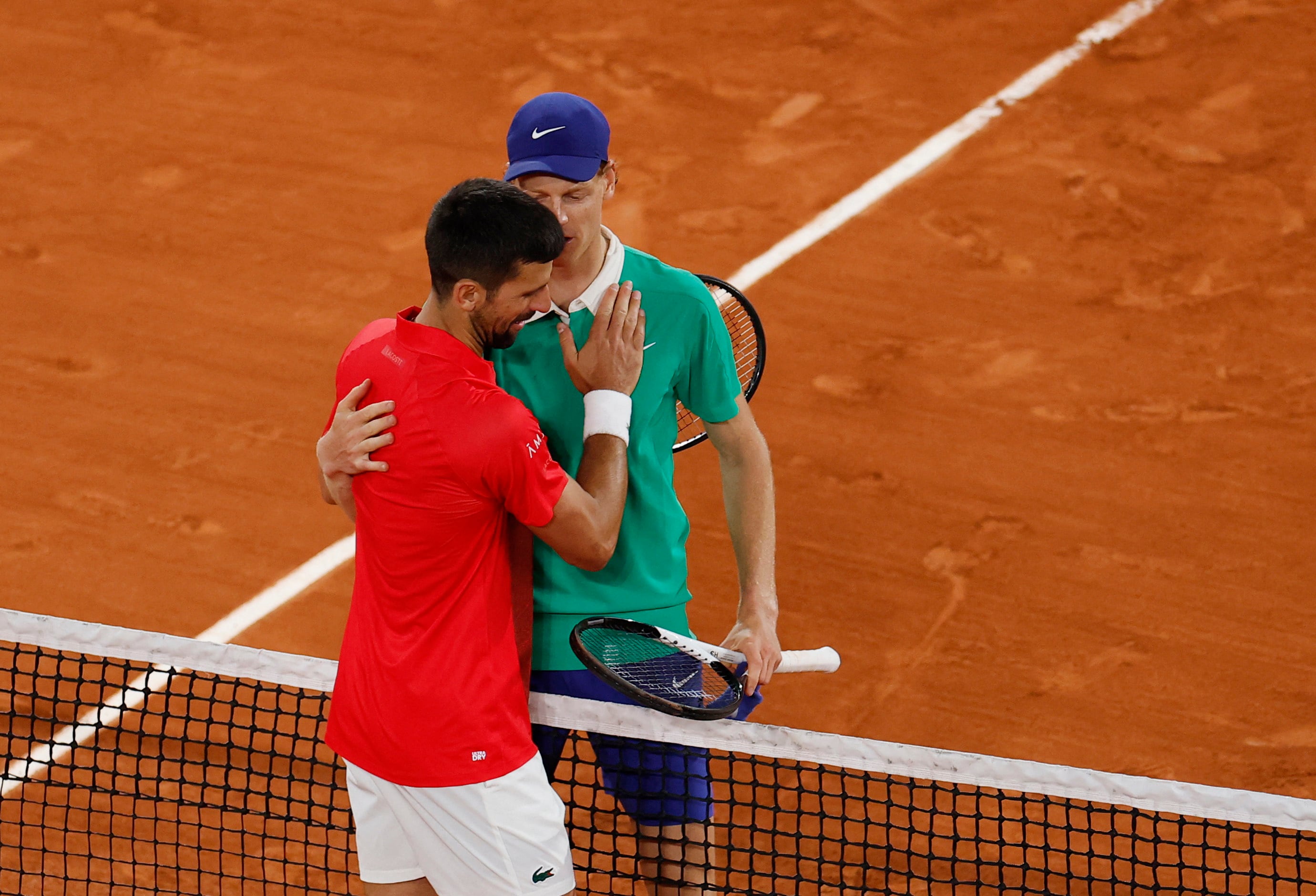 Sinner para a Djokovic y jugará su primera final de Roland Garros