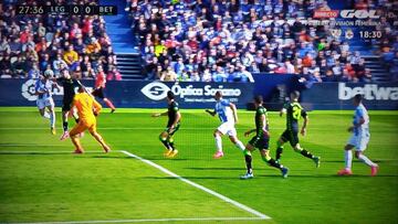 La mano de Alex Moreno, octavo enfado del Leganés contra el VAR