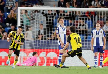 Un golazo desde la frontal fuela guinda a un buen partido del centrocampista del equipo aragonés ante un complicado Levante.