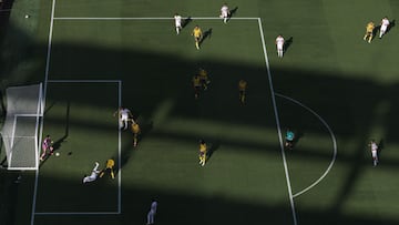 EAST RUTHERFORD, NEW JERSEY - JULY 05: Kylian Mbappe #9 of Real Madrid C.F. scores his team's third goal past Gregor Kobel #1 of Borussia Dortmund during the FIFA Club World Cup 2025 quarter-final match between Real Madrid CF and Borussia Dortmund at MetLife Stadium on July 05, 2025 in East Rutherford, New Jersey. Al Bello/Getty Images/AFP (Photo by AL BELLO / GETTY IMAGES NORTH AMERICA / Getty Images via AFP)