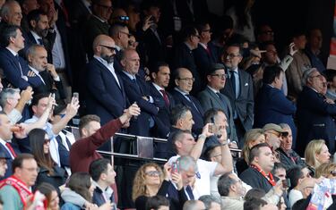 El palco del Pizjuán con las directivas del Sevilla y del Atlético de Madrid.