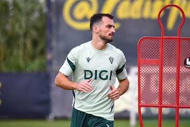 Gaizka Garitano: “No es fácil encontrar jugadores que sustituyan a Chris Ramos o Víctor Chust”
