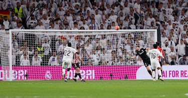 Valverde se inventa una volea de trivela que entra susurrando la cruceta opuesta de la portería. El gol es para verlo repetido una y otra vez.