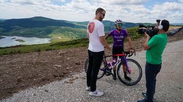 Ángel Madrazo en la subida al puerto inédito de la Vuelta España, el Pico Jano.