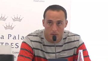 El pelotari Juan Martínez de Irujo, en la rueda de prensa en la que ha anunciado su retirada temporal de la pelota por una dolencia cardiaca.