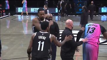 Irving y Adebayo van a cambiarse la camiseta y llega el personal de seguridad y ocurre esto...