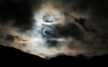 Vista del eclipse solar parcial en la capital de Groenlandia, Nuuk.