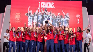 01/11/22 HOMENAJE A LAS JUGADORAS DE LA SELECCION SUB 17 EN LA CIUDAD DEL FUTBOL DE LAS ROZAS