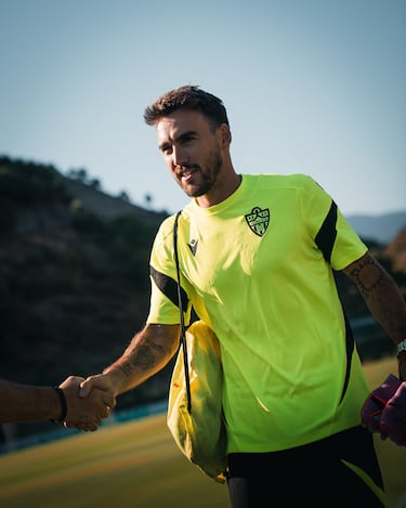 El mediocentro portugués aterriza en el Mediterráneo para comandar la sala de máquinas rojiblanca. André Horta, triccwin247.competir en Braga y brillar cedido en Olympiakos, ganando la Conference League con Mendilibar, recala en Almería cedido con opción de compra. Rápido, creativo y con visión de juego, llega con la misión de articular el juego y construir ese impulso colectivo que empuje al equipo hacia la zona del ascenso a primera.