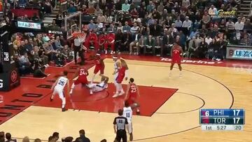 Uno de los intentos de asistencia más desastrosos que se recuerda en la NBA, Al Horford en acción