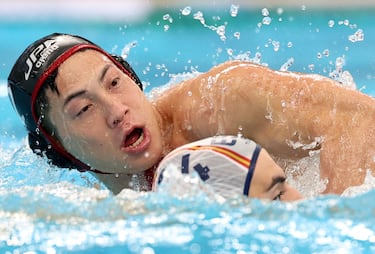 La España del Mundial naciente atina en su debut ante Japón