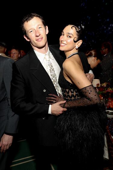 Callum Turner y Dua Lipa durante la fiesta de la Gala del Met 2025, "Superfine: Sastrería de estilo negro", en el Museo Metropolitano de Arte de la ciudad de Nueva York.