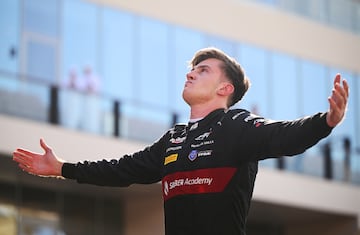 El piloto francés, ganador de la Fórmula 2 en 2023, no consiguió hacerse con un asiento en la Fórmula 1 en 2024 a pesar de ser miembro de la academia de pilotos de Sauber, al preferir mantener la dupla Zhou - Bottas para esa temporada. En la actualidad, sin asiento en F1 y habiendo probado suerte en IndyCar y en el Mundial de Resistencia, Pourchaire podría representar una oportunidad en el largo plazo para Cadillac.