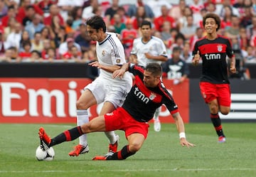 Centrocampista de corte defensivo, llegó al Benfica tras formarse en la Fábrica del Real Madrid. En Portugal se consolidó como pilar del medio campo y ganó varios títulos antes de partir hacia el Manchester City a cambio de 20 Millones de Euros.