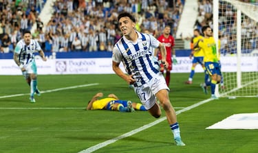 El centrocampista del equipo pepinero hizo un encuentro muy completo. Su llegada a la espalda de la zaga cadista y su certero remate fueron determinante para sumar un punto.