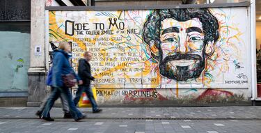 Un mural con la ‘Oda a Mo (Salah), la Sonrisa Dorada del Nilo’.