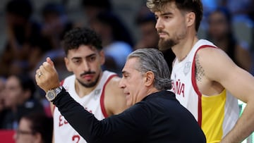 Sergio Scariolo, seleccionador de España, da instrucciones ante Georgia.