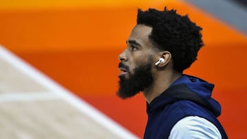 Mike Conley, antes de un partido de la NBA con Utah Jazz.