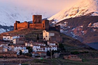 A los pies del Moncayo, en la provincia de Zaragoza, se encuentra el único pueblo excomulgado primero, y después maldito de España. En 1255 Trasmoz fue excomulgado por una disputa por la leña. El abad de Veruela, un pueblo vecino, aprovechó los rumores de brujería que sobrevolaban la población y consiguió la excomunión de toda la población. 
