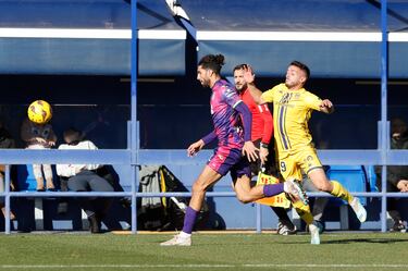 Alcorcón y Leganés estrenan año entre bostezos y roscones