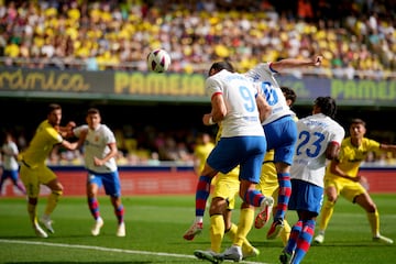 Minuto 12 y ya va el primero para el Barcelona. Lamine Yamal pone la pelota al segundo palo, conectando con la entrada y cabezazo de Gavi, 0-1.