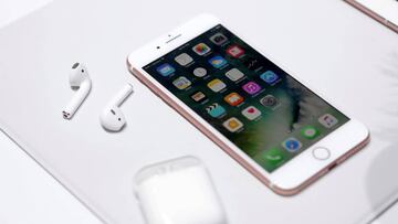 The Apple iPhone7 and AirPods are displayed during an Apple media event in San Francisco, California, U.S. September 7, 2016. Reuters/Beck Diefenbach TPX IMAGES OF THE DAY