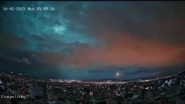 Un meteorito ilumina el cielo de Atenas ante la incredulidad de todos los vecinos: es asombroso