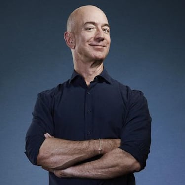 Jeff Bezos encabeza por cuarto año consecutivo la lista. Se estima que la fortuna del fundador de Amazon ronda los 177.000 millones de dólares y no tiene visos de menguar. Jeff Bezos fundó el gigante del comercio electrónico en 1994 desde su garaje en Seattle. Dejará el cargo de CEO y se convertirá en presidente ejecutivo a fines de 2021.  "No pensé que me arrepentiría de intentarlo y fracasar. Y sospechaba que siempre me perseguiría la decisión de no intentarlo en absoluto".