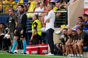 Quique Setién, antiguo entrenador del FC Barcelona, es el actual técnico del Villarreal.