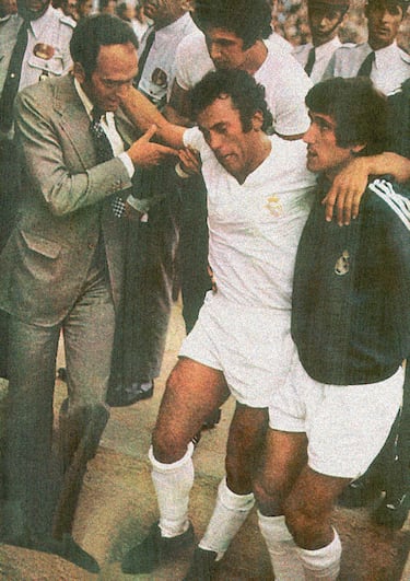 Amancio se retira lesionado tras la entrada del paraguayo Fernández del Granada. Fernández le salió al encuentro, de frente, levantó la pierna y descargó los tacos con toda su fuerza brutal sobre el muslo derecho de Amancio.  A Fernández le cayeron quince partidos de suspensión.