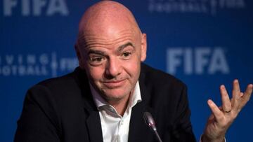 Infantino plantea un fútbol con cronómetro parado