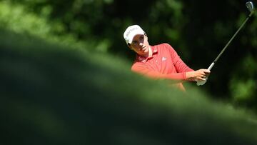 Carlota Ciganda golpea la bola durante la última jornada del Thornberry Creek LPGA Classic en Thornberry Creek, Oneida, Wisconsin.