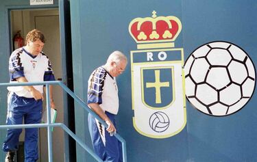 Como entrenador dirigió a nueve clubes: Atlético de Madrid, Betis, Barcelona, Espanyol, Sevilla, Valencia, Oviedo, Mallorca, Fenerbahçe además de ser el seleccionador del combinado nacional español. En su palmarés hay cuatro Copas del Rey (tres con el Atleti y una con el Barcelona), una Liga, una Supercopa de España, una Copa Intercontinental con los rojiblancos y la Eurocopa de 2008 con la selección española. A esto hay que sumarle que fue galardonado con la medalla de oro de la Real Orden del Mérito Deportivo y Premio IFFHS como mejor seleccionador del año.
