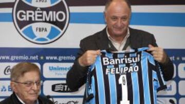 Scolari, siendo presentado como técnico de Gremio.