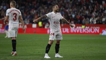 Papu Gómez baila tras su gol al Granada.