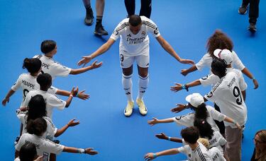 Kylian Mbappé ha invitado a su presentación a un grupo de niños a los que su fundación ayuda.