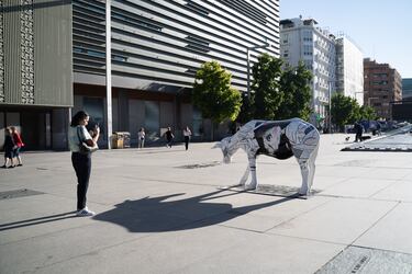 Las esculturas talladas a mano e ilustradas por diferentes artistas ya están por las calles de Madrid. 