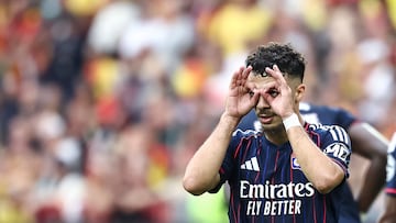 Georges Lyon's Georgian forward #69 Georges Mikautadze reacts to Lens' supporters after scoring his team's first goal during the French L1 football match between RC Lens and Olympique Lyonnais (OL) at Stade Bollaert-Delelis in Lens, northern France on August 16, 2025. (Photo by Sameer Al-DOUMY / AFP)